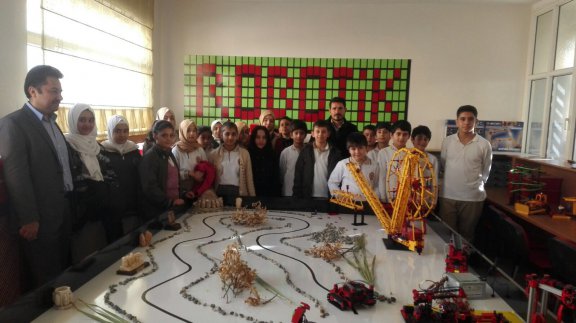 Mustafa Hayri Efendi Ortaokulu İnovasyon Merkezi´ni Ziyaret Etti
