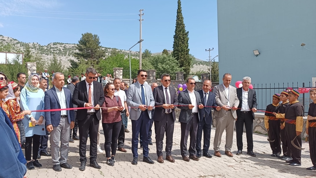 Bölükyayla Ortaokulu'ndan Bilim Şöleni: TÜBİTAK 4006 Bilim Fuarı Göz Doldurdu