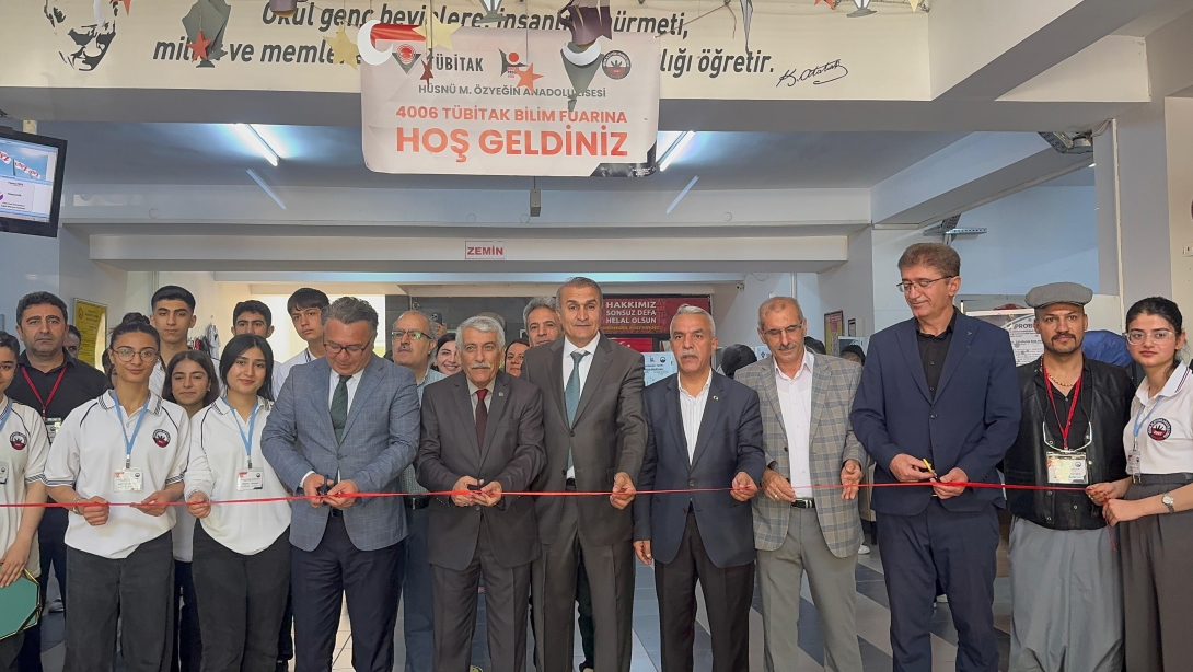 Hüsnü M. Özyeğin A.Lisesi'nde TÜBİTAK Bilim Fuarı